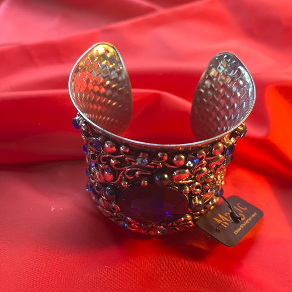 Stunning silver bracelet with faux saphires. Beautifully ornate. NWT - Picture 3 of 4